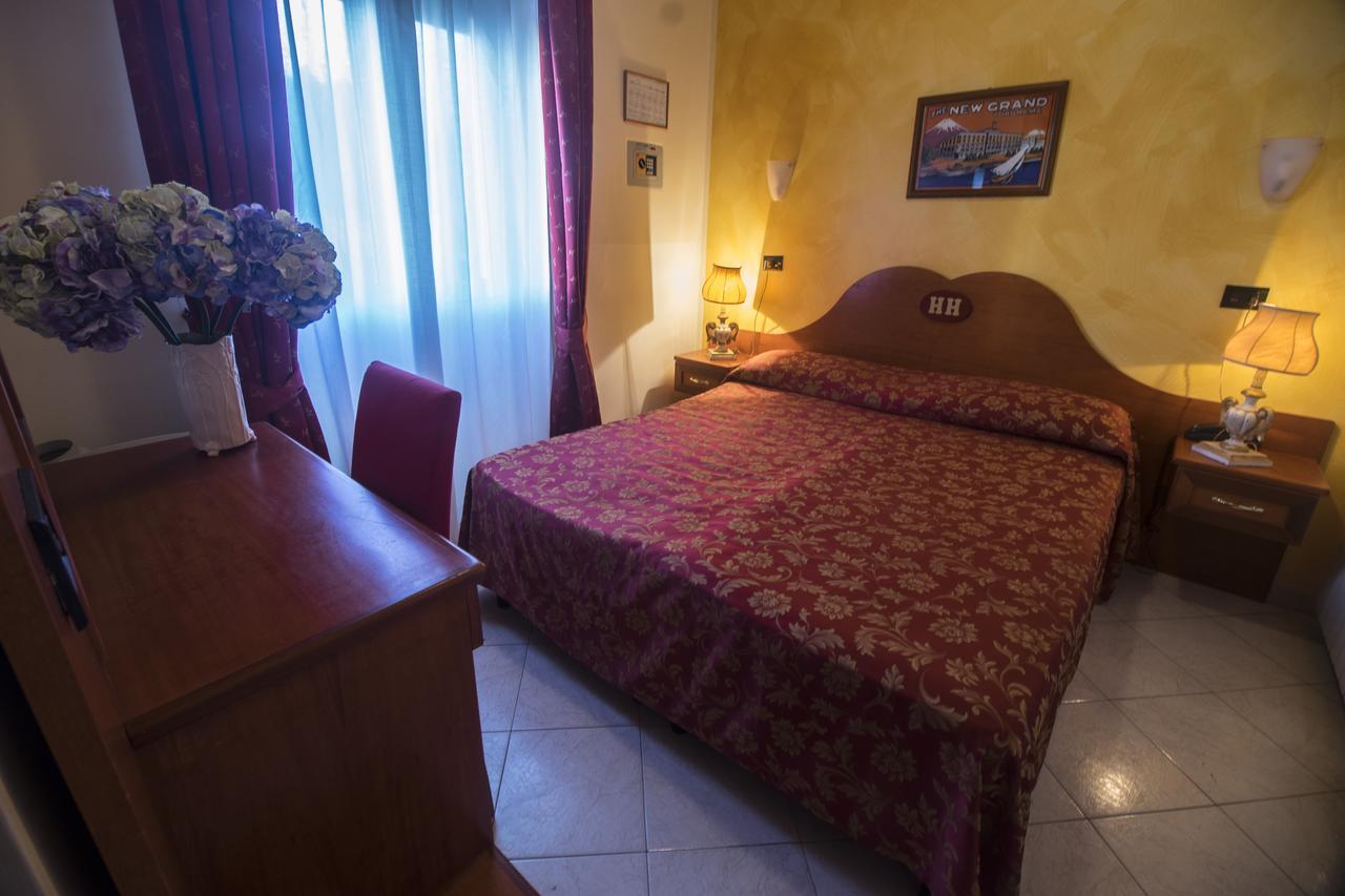 Hotel Herve Marina di Massa Exterior photo